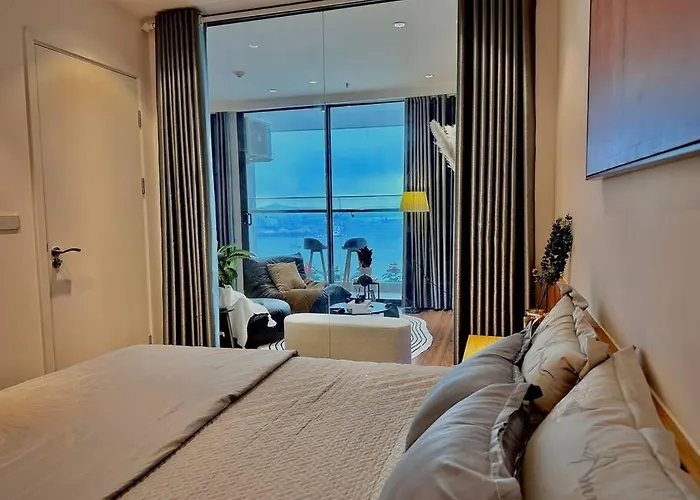 Apartment On 27th & 32nd Floor,ha Long Bay View & Bai Chay Bridge