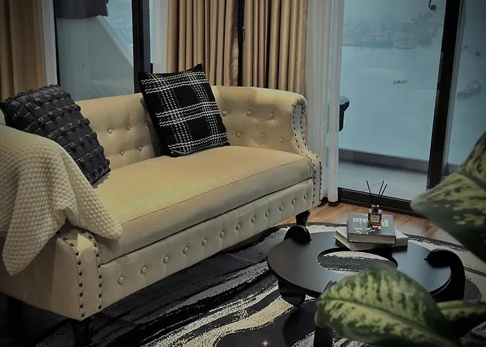 On 27th & 32nd Floor,ha Long Bay View & Bai Chay Bridge Apartment *