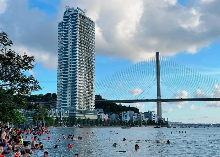 Apartment On 27th & 32nd Floor,ha Long Bay View & Bai Chay Bridge *